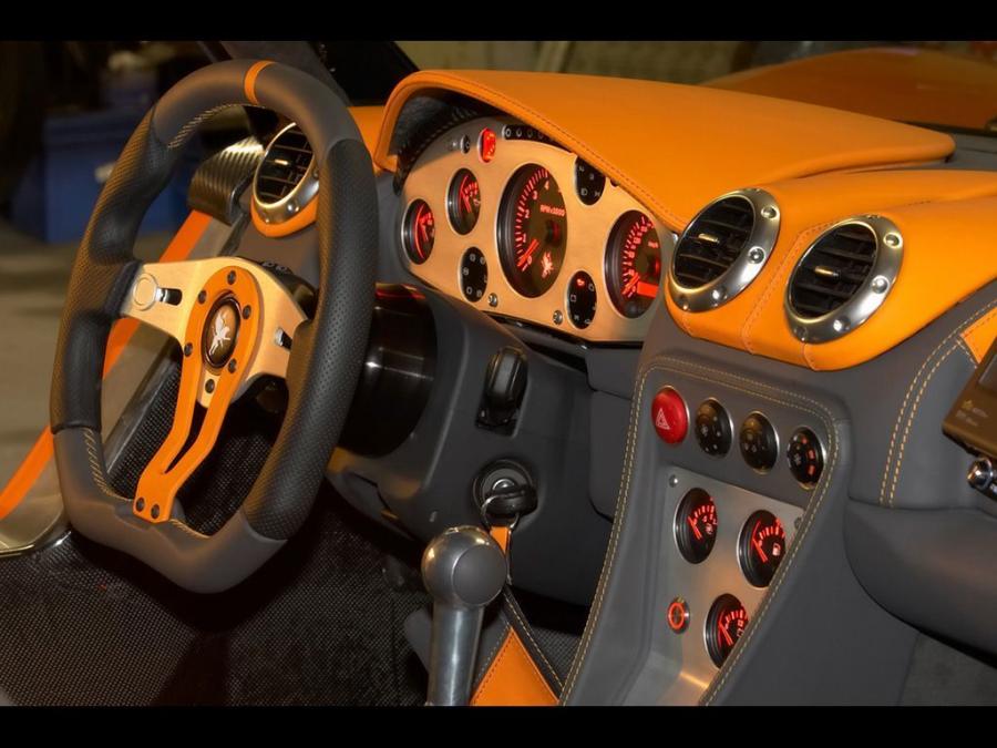 Интерьер Gumpert Apollo 2006 года  (фото 8 из 23)